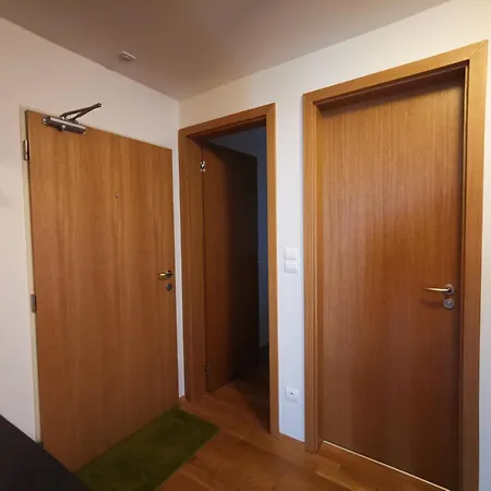 Krásný Na žižkově Apartamento *